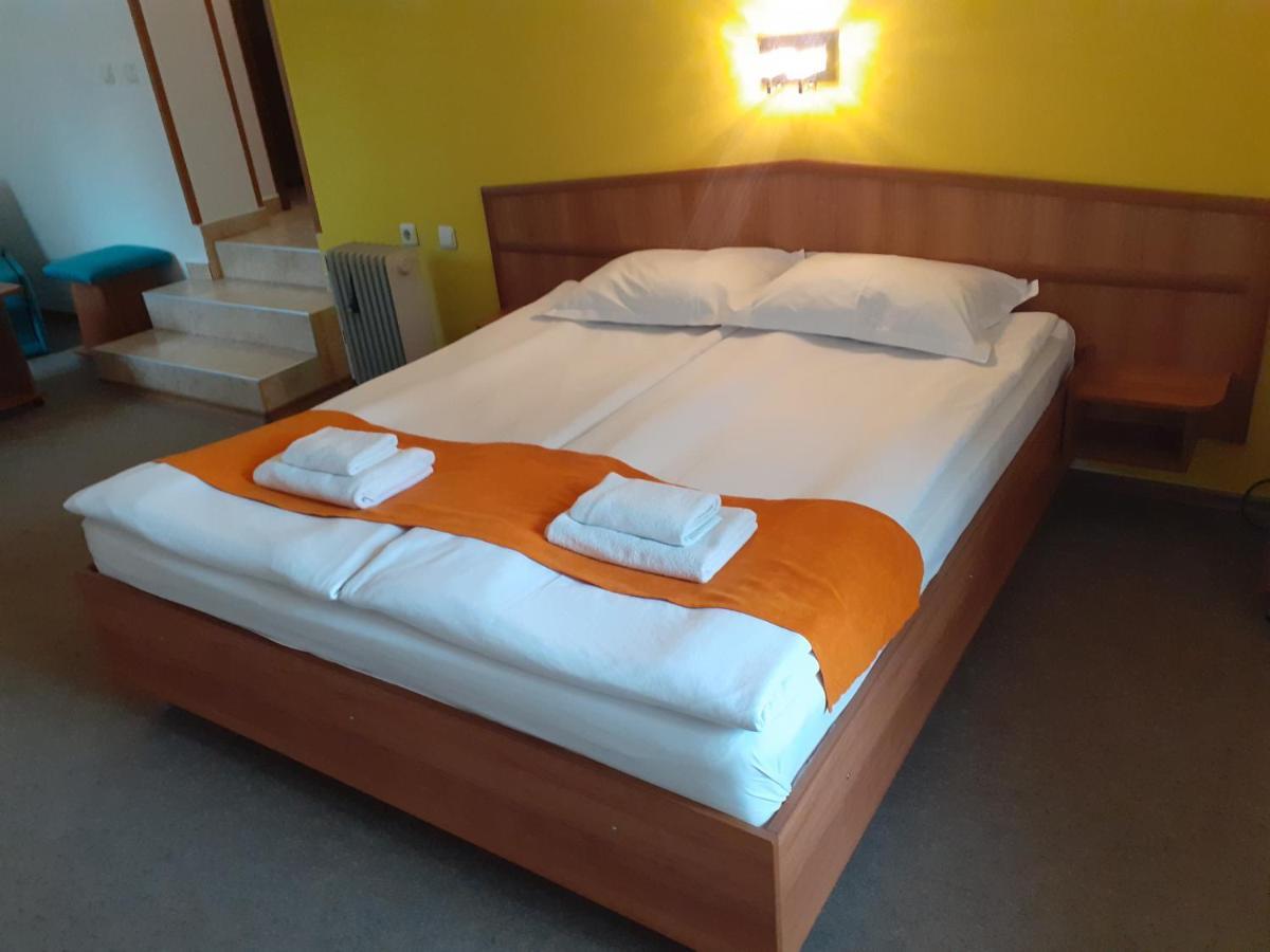 Hotel Les Razgrad المظهر الخارجي الصورة